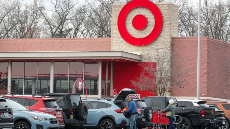 When do stores open on Black Friday? A list of select retailers – NBC Chicago