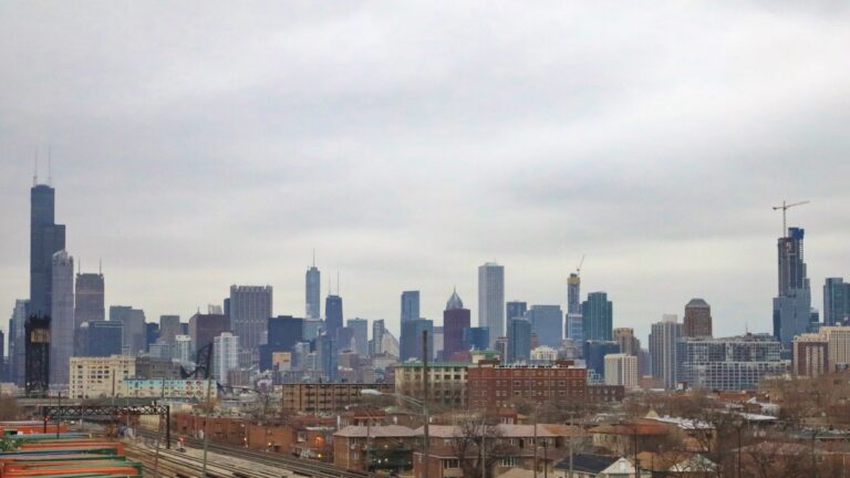 Chance of rain, cloudy skies wipe out chance of white Christmas – NBC Chicago