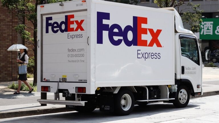 FedEx driver robbed of package in Pembroke Pines – NBC 6 South Florida