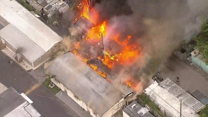 Fire at Miami-Dade mobile home park sends huge flames, smoke into the air – NBC 6 South Florida