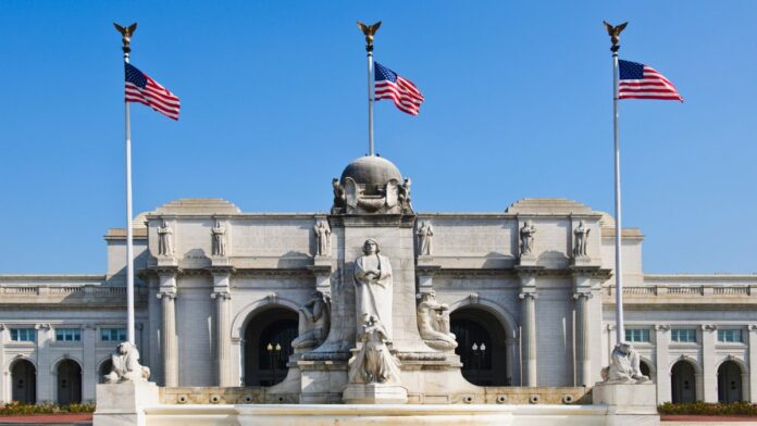 Woman stabbed at Union Station, suspect in custody – NBC4 Washington